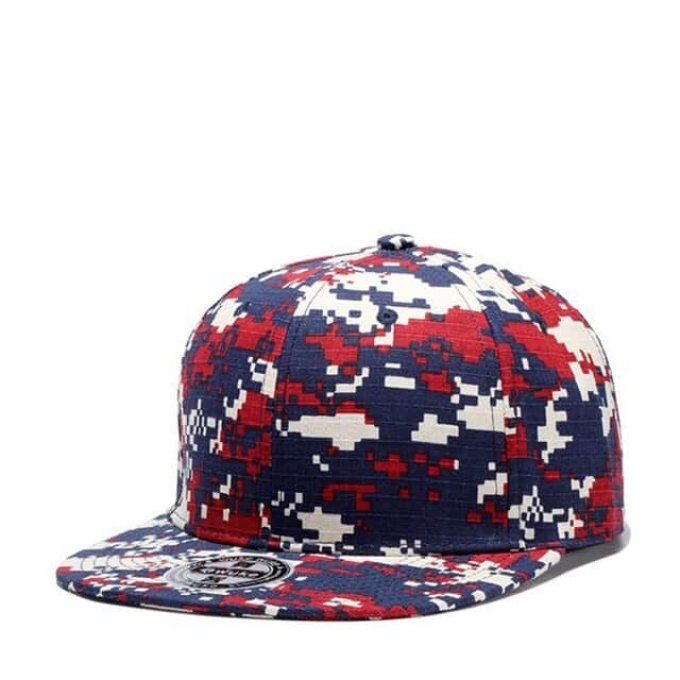 Oryginalny snapback moro cyfrowe czerwono-niebieski