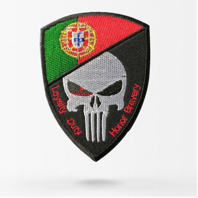 Naszywka z czaszką i flagą Portugalii