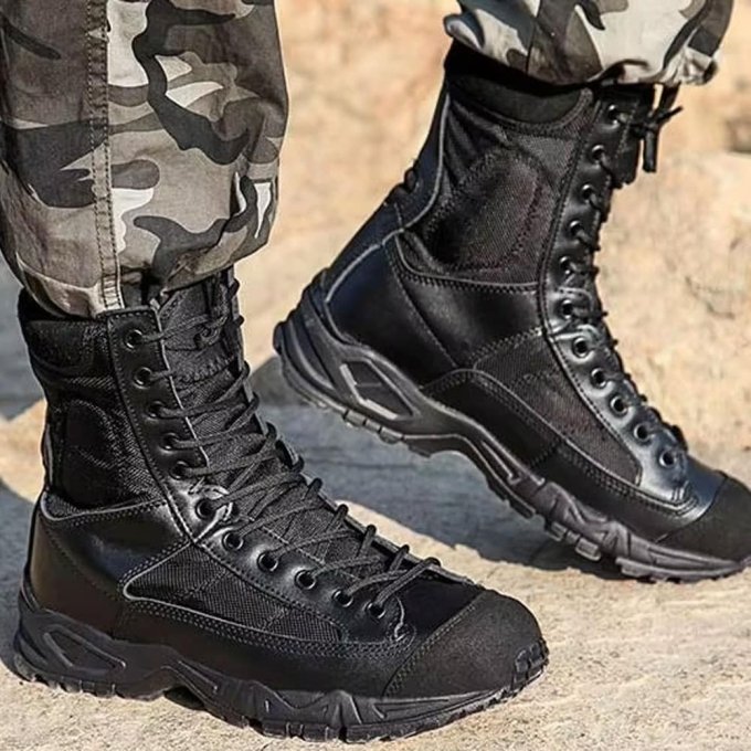 Czarne sznurowane buty wojskowe - obrazek 2