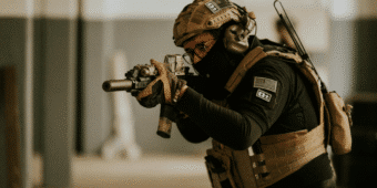 W jaki sposób koszule bojowe pomagają żołnierzom zachować komfort w gorącym klimacie?